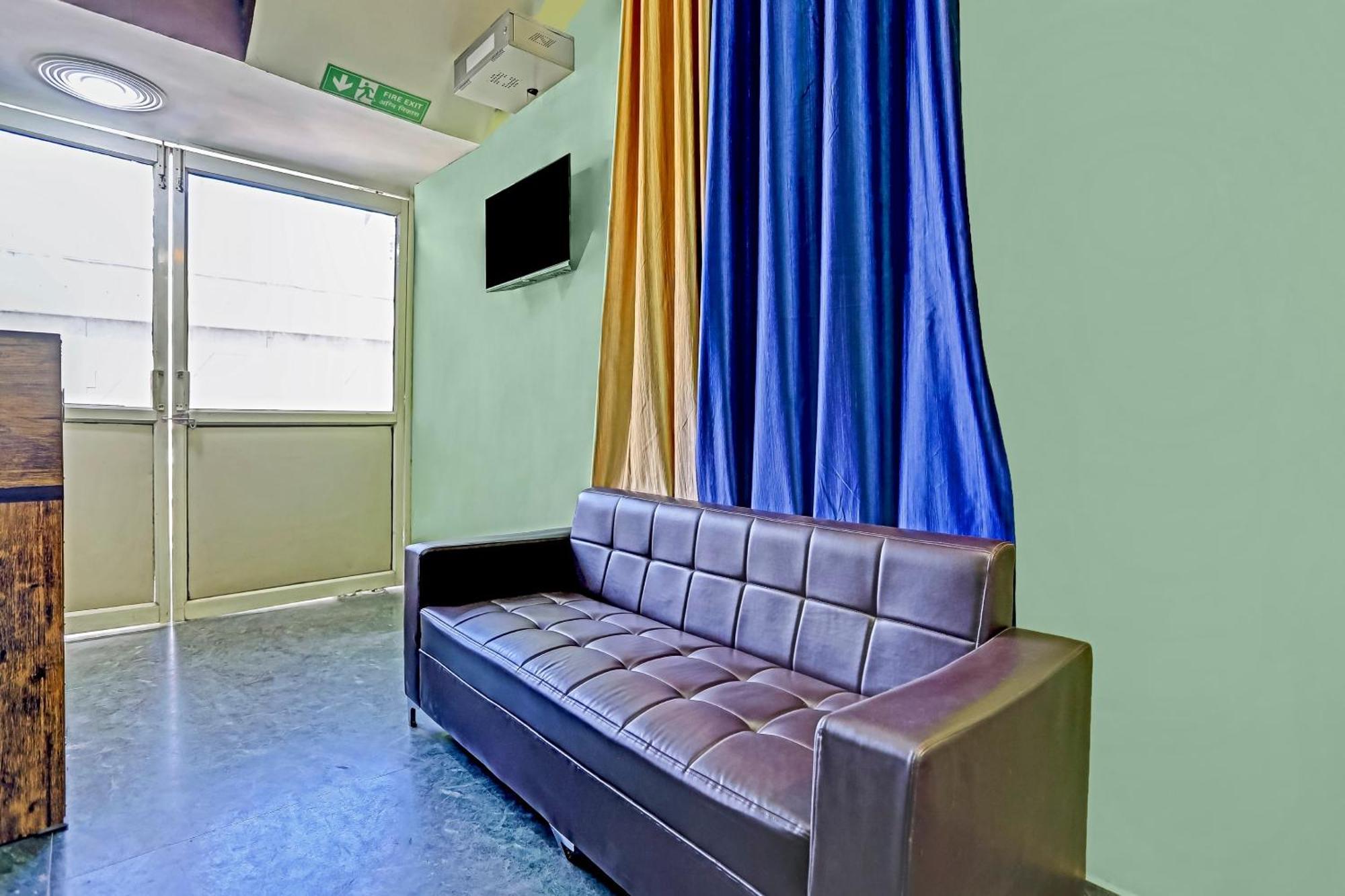 Hotel O Pari Hotel Ghaziabad Buitenkant foto